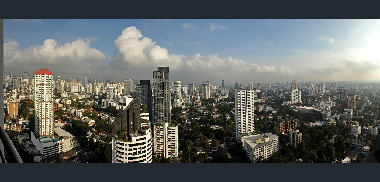 Bangkok - Thong Lor 180 degrees <font style='font-size:10px;color:#aaaaaa;float:right;'> picture not for sale</font>