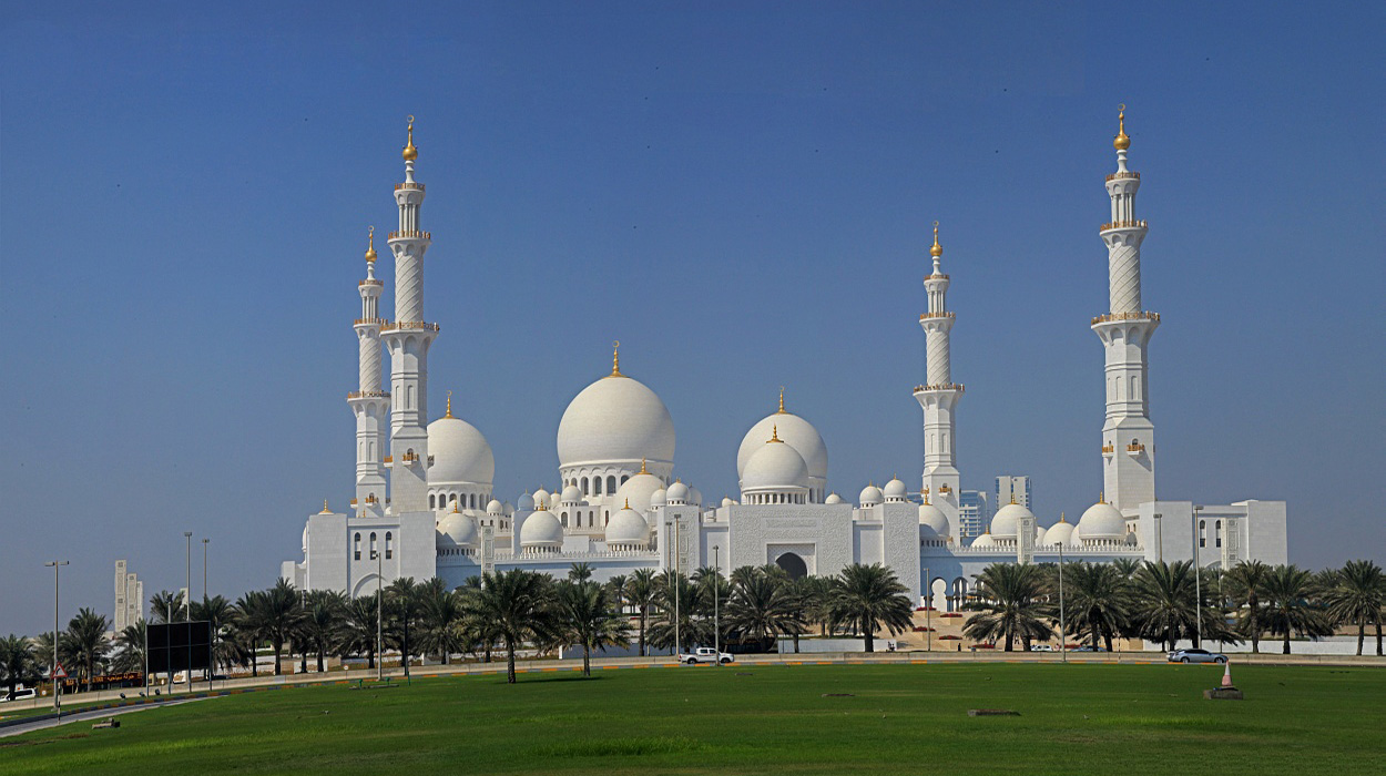 Abu Dhabi - Sheikh Zayed Grand Mosque <font style='font-size:10px;color:#aaaaaa;float:right;'> picture not for sale</font>